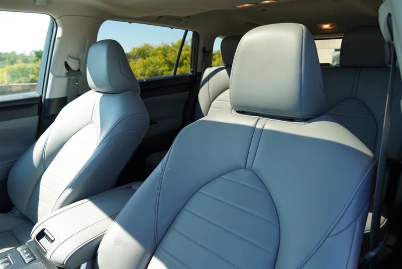 Used 2020 Toyota Highlander XLE AWD/4WD image 51
