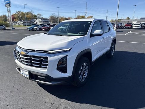 Used 2025 Chevrolet Equinox LT w/ Safety and Technology Package image 3