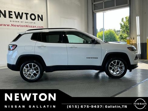 Used 2022 Jeep Compass Latitude AWD/4WD image 4