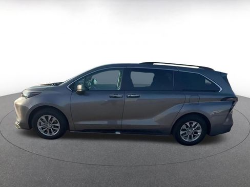 Used 2024 Toyota Sienna XLE image 8