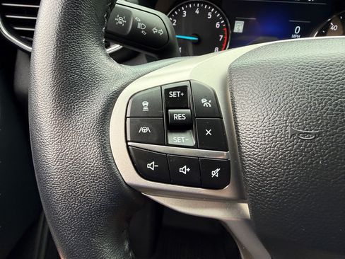 Used 2022 Ford Explorer XLT w/ Equipment Group 202A AWD/4WD image 19