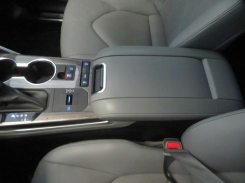 Used 2021 Toyota Highlander Platinum FWD image 52