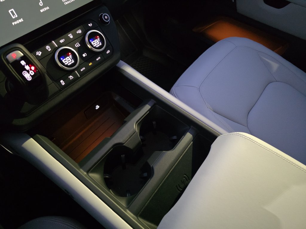 New 2026 Land Rover Defender 110 S AWD/4WD image 18