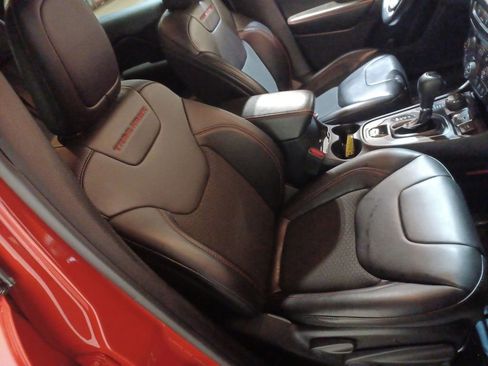 Used 2021 Jeep Cherokee Trailhawk image 24