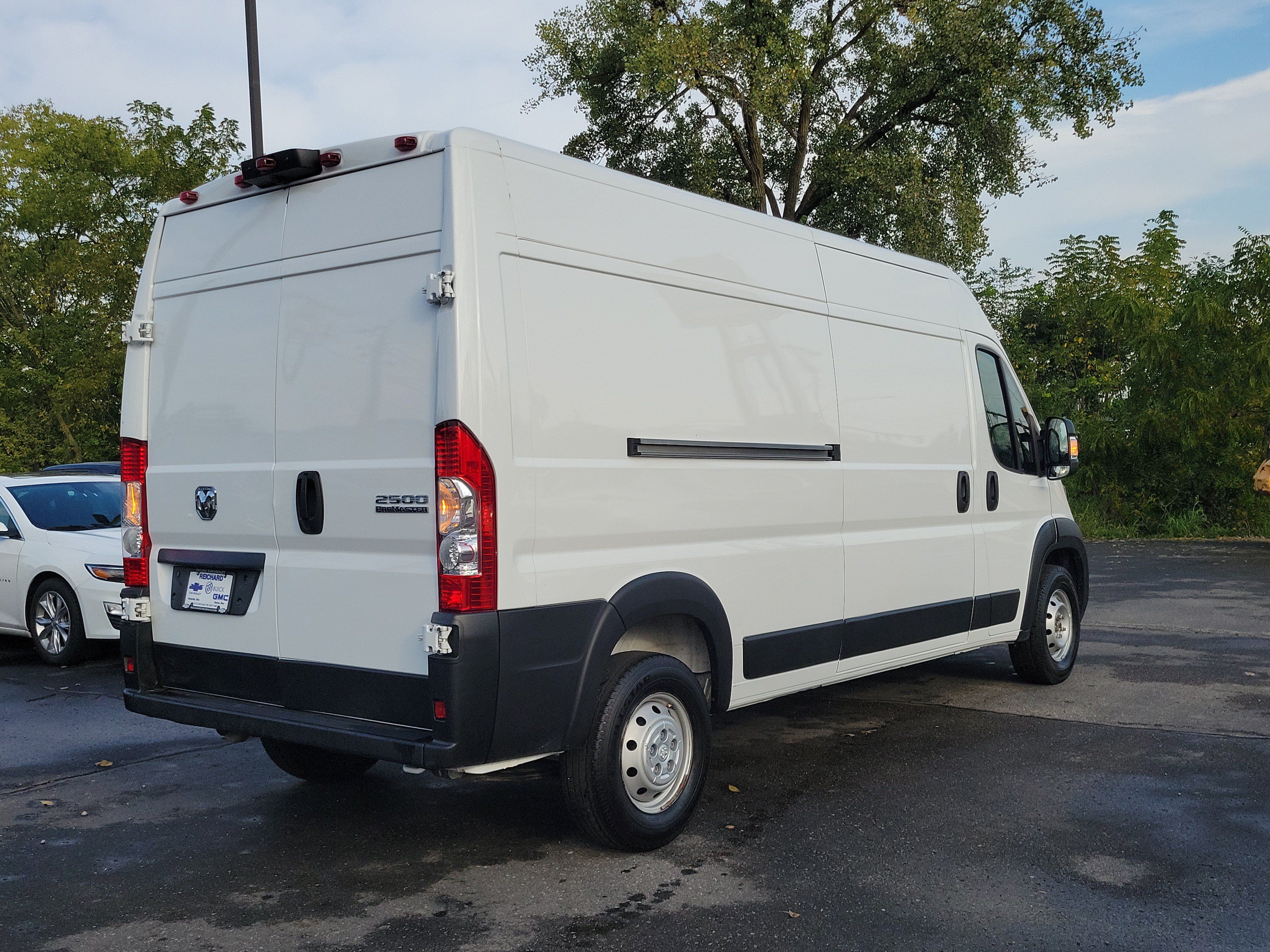 Used 2024 RAM ProMaster 2500 w/ Convenience Group FWD image 4