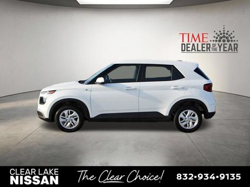 Used 2026 Hyundai Venue SE FWD image 4