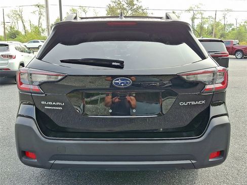 Used 2023 Subaru Outback Premium image 8