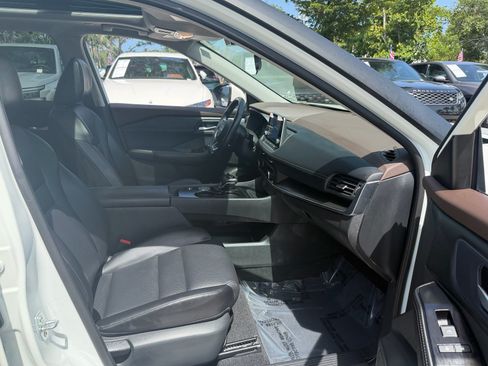 Certified 2023 Nissan Rogue SV w/ SV Premium B Package FWD image 16