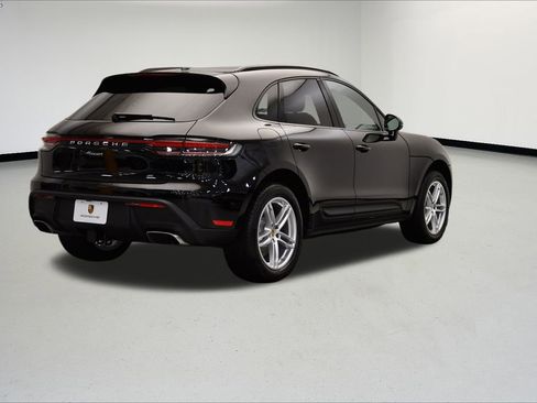 Used 2025 Porsche Macan image 7