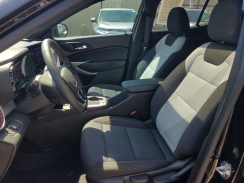 Certified 2025 Chevrolet Trax RS w/ Sunroof Package FWD image 17