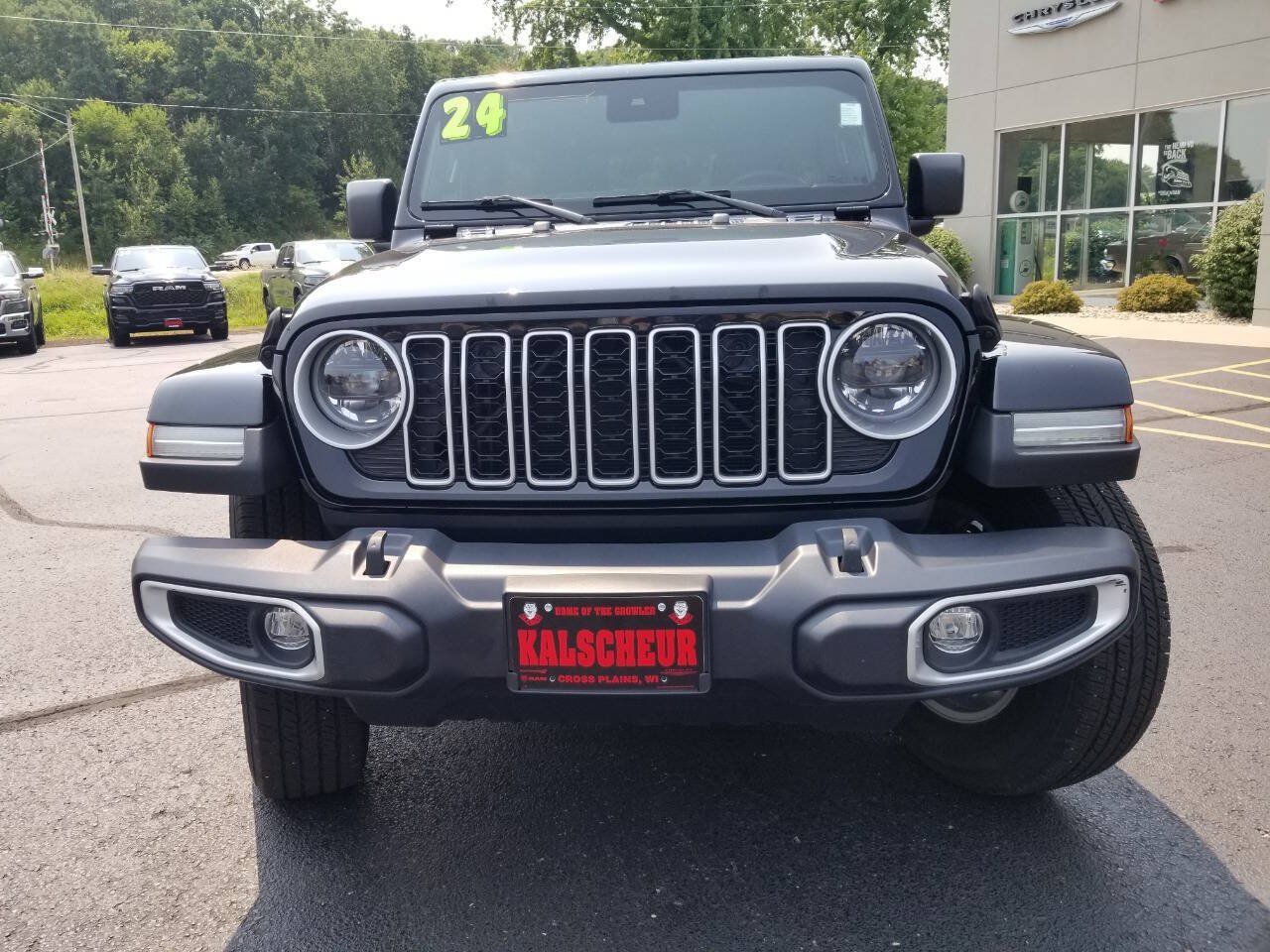 Used 2024 Jeep Wrangler Unlimited Sahara AWD/4WD image 2