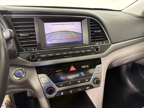 Used 2017 Hyundai Elantra Limited FWD image 17