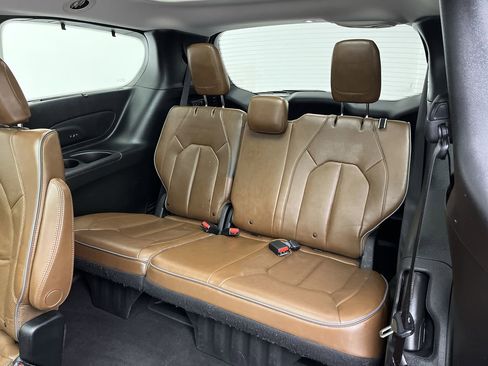 Used 2018 Chrysler Pacifica Limited w/ Tire & Wheel Group FWD image 13