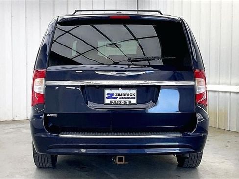 Used 2016 Chrysler Town & Country Touring w/ Driver Convenience Group FWD image 4