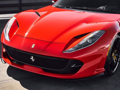 Used 2020 Ferrari 812 Superfast RWD image 6