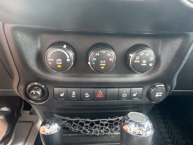 Used 2013 Jeep Wrangler Unlimited Sahara AWD/4WD image 18