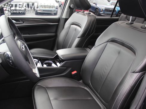 Used 2023 Jeep Grand Cherokee L Limited AWD/4WD image 11
