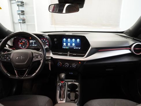 Used 2024 Chevrolet Trax RS FWD image 18