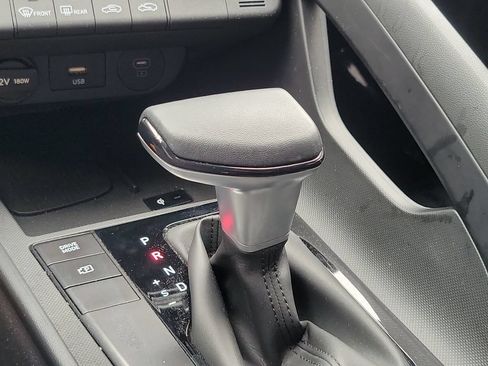 Used 2025 Hyundai Elantra Sport FWD image 28