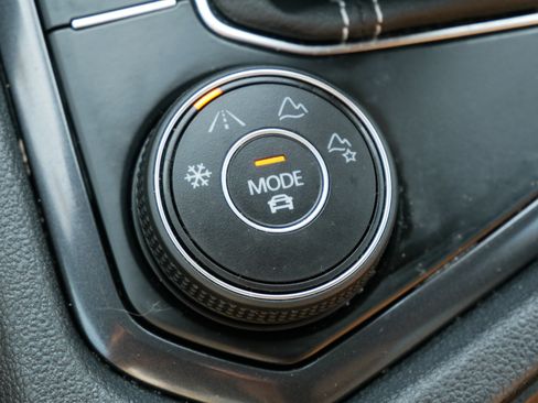 Certified 2023 Volkswagen Tiguan SE R-Line AWD/4WD image 30