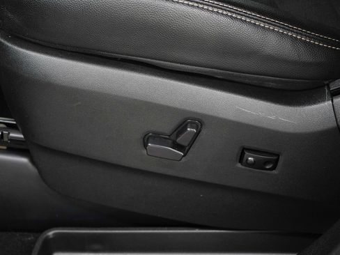 Used 2019 Dodge Grand Caravan SXT w/ Blacktop Package FWD image 24