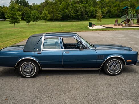 Used 1988 Chrysler Fifth Avenue RWD image 20