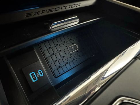 Used 2023 Ford Expedition XLT image 23