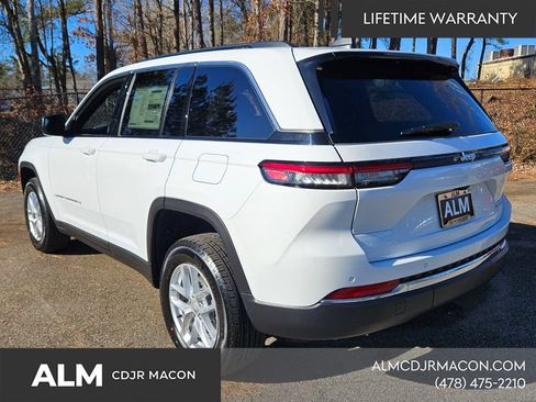 New 2025 Jeep Grand Cherokee Laredo RWD image 11