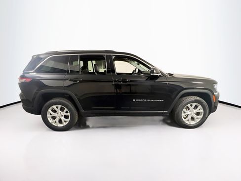 Used 2023 Jeep Grand Cherokee Limited AWD/4WD image 4