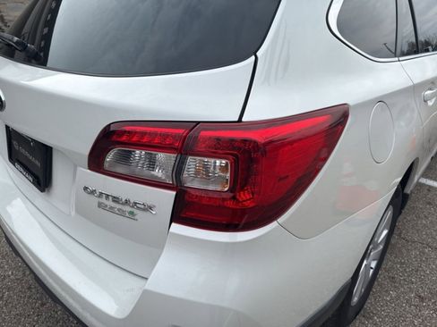 Used 2017 Subaru Outback 2.5i Premium image 12