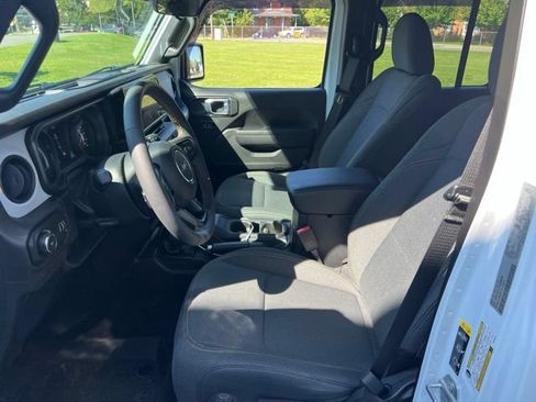 Used 2024 Jeep Wrangler Unlimited Sport AWD/4WD image 12