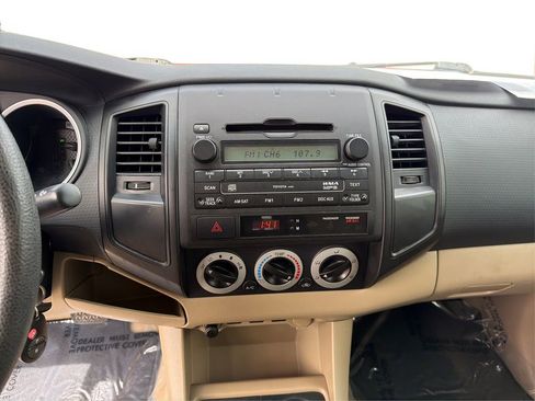 Used 2011 Toyota Tacoma PreRunner w/ Convenience Pkg image 14