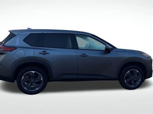 Used 2024 Nissan Rogue SV image 10