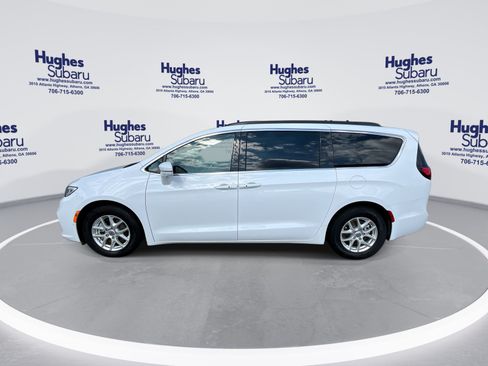 Used 2022 Chrysler Pacifica Touring-L w/ Uconnect Theater Family Group FWD image 1