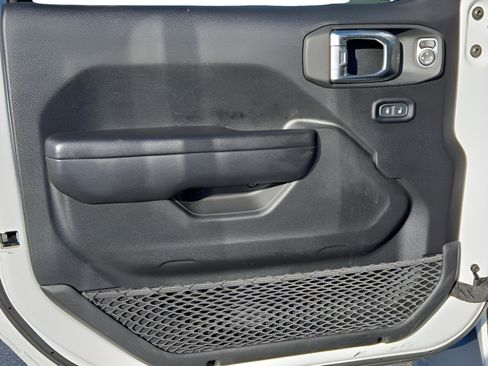 Used 2021 Jeep Gladiator Sport image 28