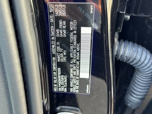 Certified 2024 Volvo V90 B6 Cross Country Plus AWD/4WD image 30