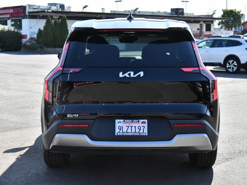 Used 2024 Kia EV9 Light Long Range RWD image 7