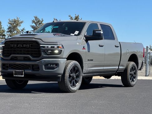 New 2026 RAM 2500 Laramie AWD/4WD image 7