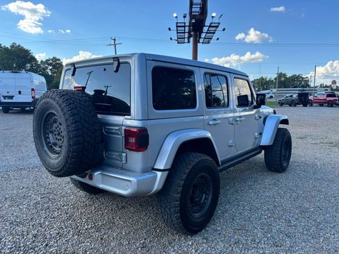 Used 2023 Jeep Wrangler Unlimited Sahara AWD/4WD image 5