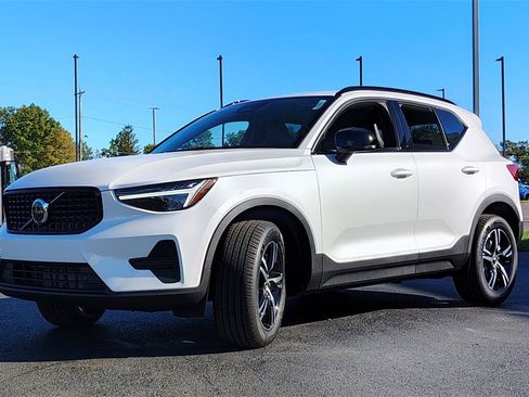 New 2026 Volvo XC40 B5 Core w/ Climate Package image 6