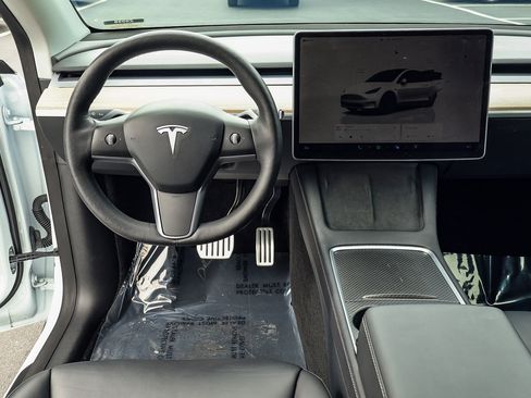 Used 2022 Tesla Model Y Performance image 3