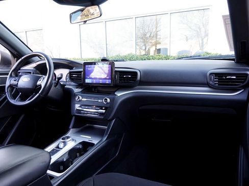 Used 2020 Ford Explorer XLT image 7