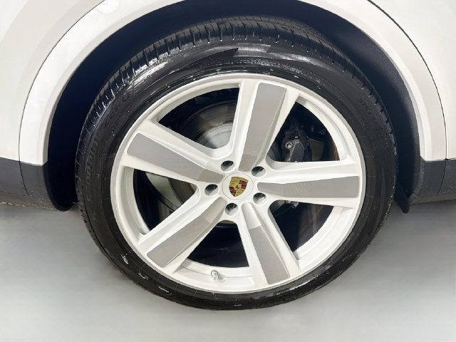 Used 2024 Porsche Cayenne Coupe AWD/4WD image 32