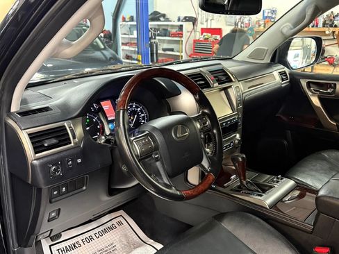 Used 2018 Lexus GX 460 Premium w/ Premium Package AWD/4WD image 15