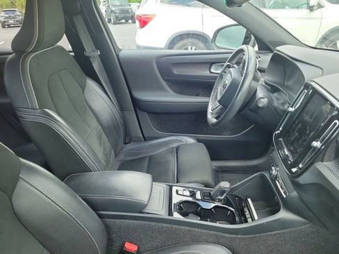 Used 2020 Volvo XC40 T5 R-Design AWD/4WD image 2