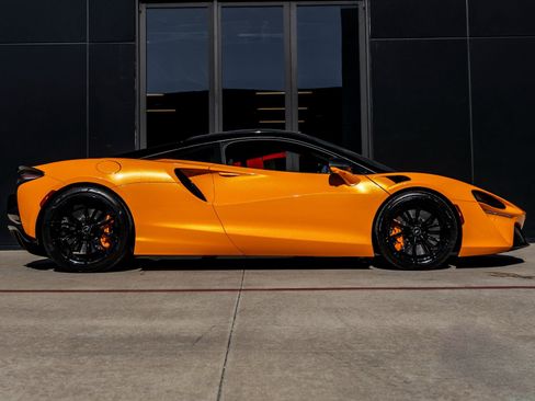 Used 2023 McLaren Artura image 11