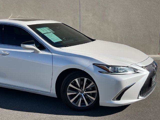 Used 2020 Lexus ES 300h w/ Premium Package FWD image 2