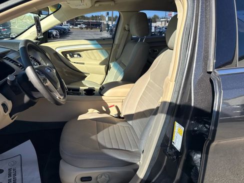 Used 2017 Ford Taurus SE FWD image 9