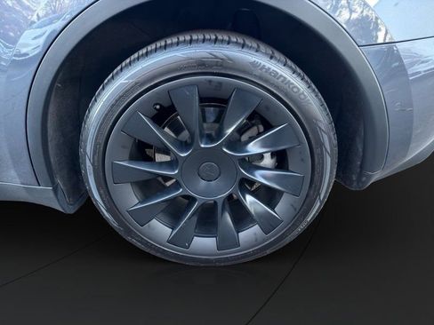 Used 2020 Tesla Model Y Long Range image 22