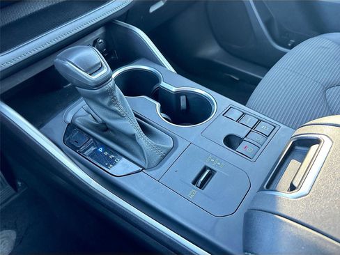 Used 2024 Toyota Highlander LE image 20